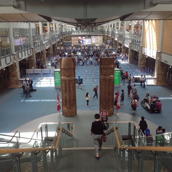 Снимок сделан в Международный аэропорт Ванкувера (YVR) пользователем Seulki 7/14/2015