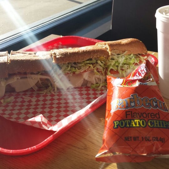 Foto tomada en Jersey Giant Subs  por Lee J. el 12/28/2013