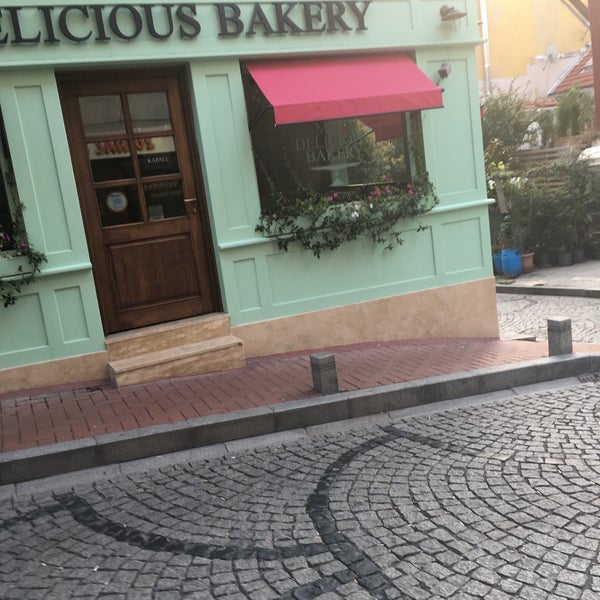 Foto tirada no(a) Miss Delicious Bakery por AYDIN K. em 8/31/2016