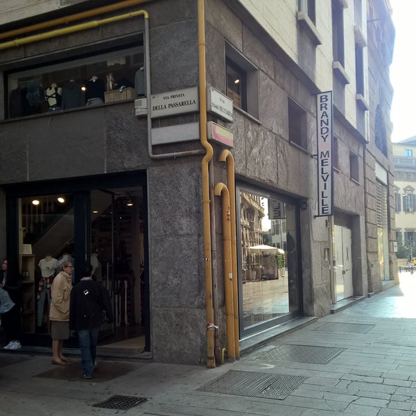 Brandy Melville Women S Store In Milano