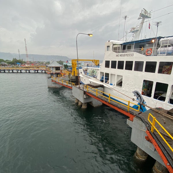 1/4/2020 tarihinde Ольгаziyaretçi tarafından Pelabuhan Penyeberangan Ketapang'de çekilen fotoğraf