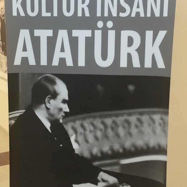 Das Foto wurde bei Konak AKM tiyatroları von Rahşan K. am 11/10/2015 aufgenommen
