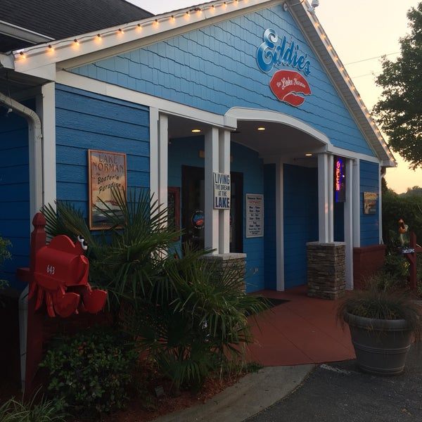 7/27/2017 tarihinde Brian L.ziyaretçi tarafından Eddie&#39;s on Lake Norman'de çekilen fotoğraf