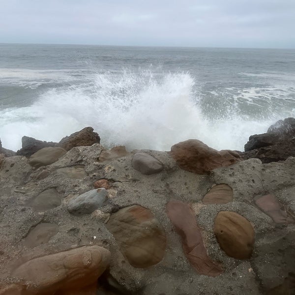 Foto diambil di Duke&#39;s Malibu oleh Brian L. pada 5/19/2023