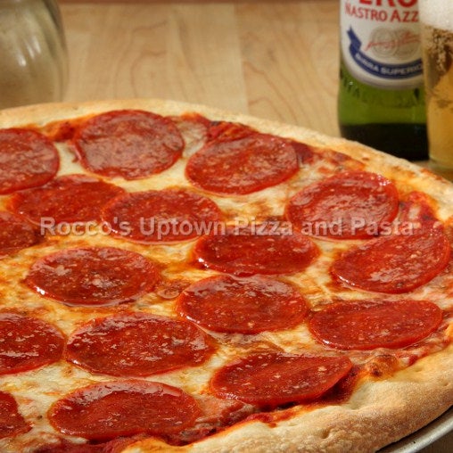 Foto tirada no(a) Rocco&#39;s Uptown Pizza &amp; Pasta por Rocco&#39;s Uptown Pizza &amp; Pasta em 12/6/2013