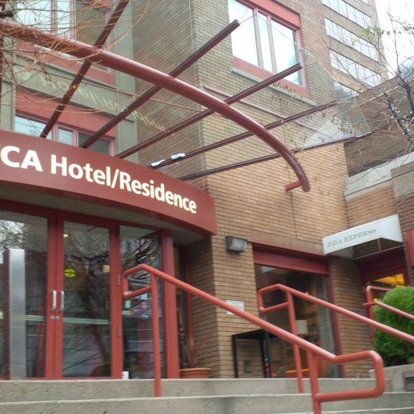 Foto tirada no(a) YWCA Hotel/Residence por Arnold C. em 1/15/2014