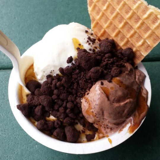 รูปภาพถ่ายที่ Jeni&#39;s Splendid Ice Creams โดย Food Collage เมื่อ 10/4/2014