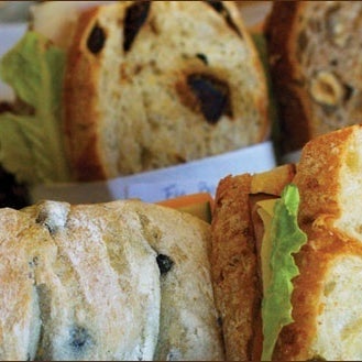 12/6/2013 tarihinde Brioche Bakery &amp; Cafeziyaretçi tarafından Brioche Bakery &amp; Cafe'de çekilen fotoğraf