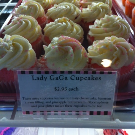Foto scattata a ABC Cake Shop &amp; Bakery da Myke D. il 11/9/2012
