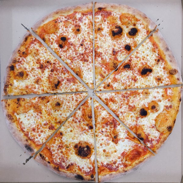 Foto tirada no(a) Tomasso - New York Pizza por arielo g. em 8/9/2016