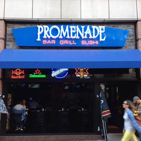 6/3/2014 tarihinde Promenade Bar &amp; Grillziyaretçi tarafından Promenade Bar &amp; Grill'de çekilen fotoğraf