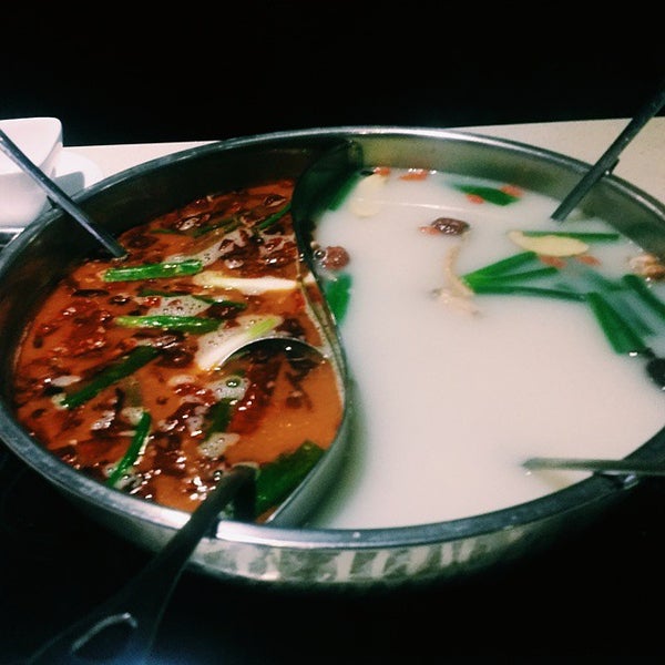 Photo taken at Happy Lamb Hot Pot, Houston Bellaire 快乐小羊 by Juliana C. on 5/7/2015
