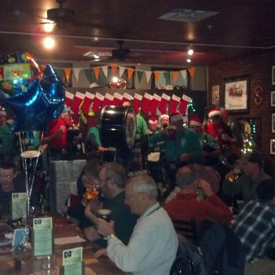12/17/2013 tarihinde Pat B.ziyaretçi tarafından Byrnes&#39; Irish Pub Brunswick'de çekilen fotoğraf