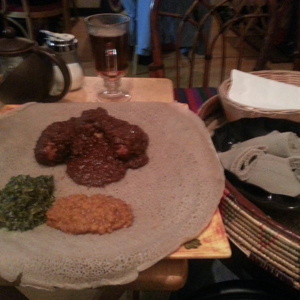 รูปภาพถ่ายที่ Abyssinia Ethiopian Restaurant โดย Juan P. เมื่อ 3/23/2014