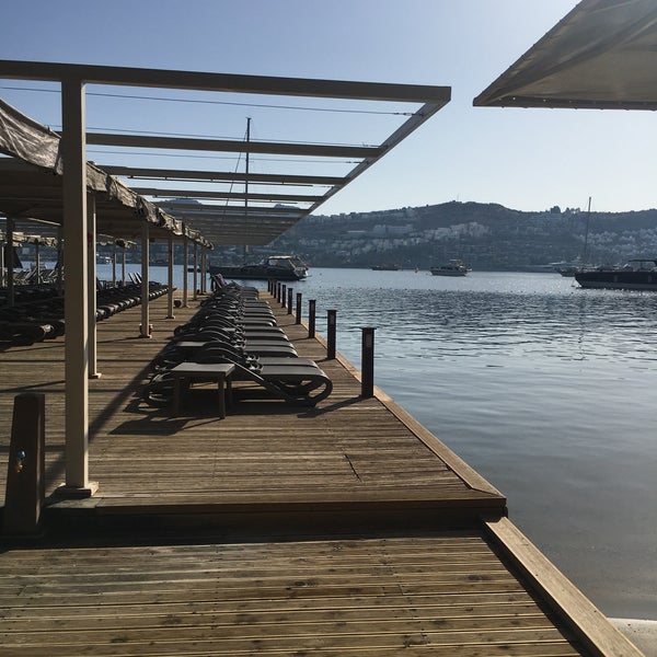 Foto diambil di Marisol Boutique Hotel &amp; Beach oleh Tuğba pada 9/19/2017