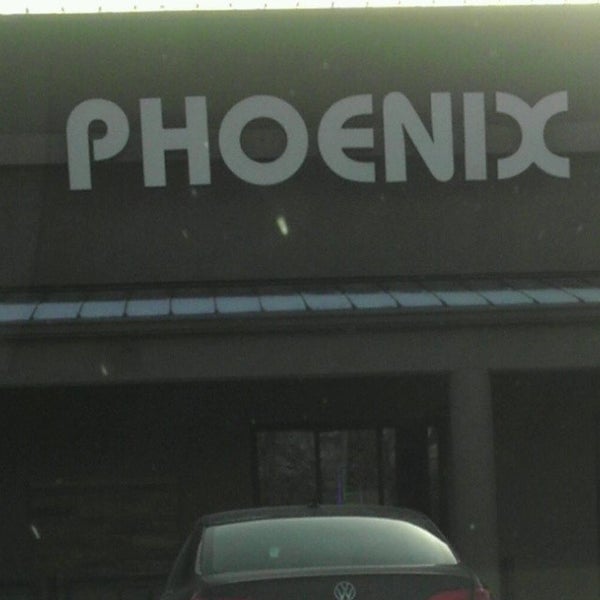 Foto tirada no(a) Phoenix Food &amp; Spirits por OmahaNight O. em 1/8/2014