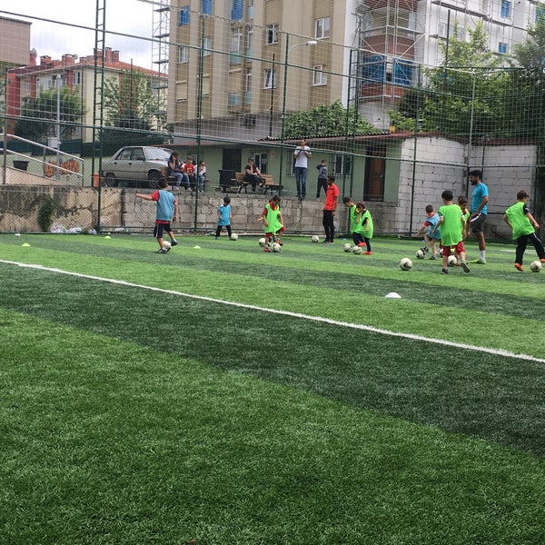 akademi hali saha futbol sahasi