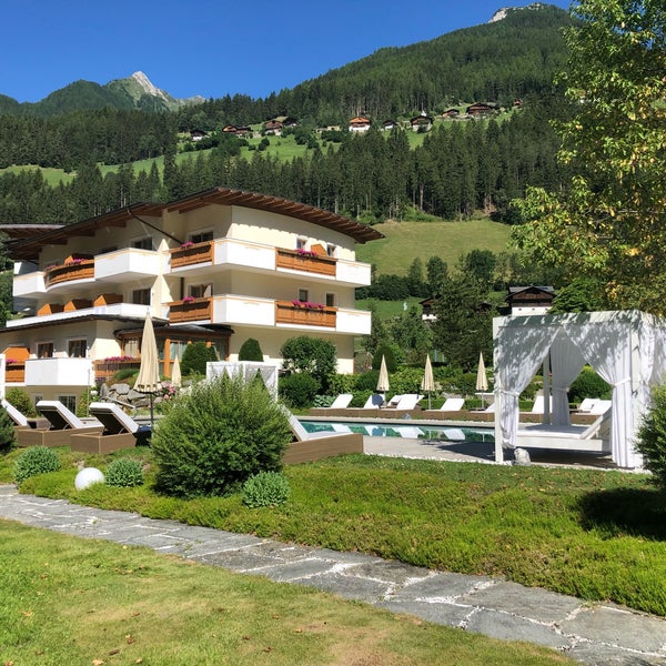 Foto diambil di *****Deluxe Hotel &amp; Spa Resort Alpenpalace oleh Cornelia M. pada 6/29/2019