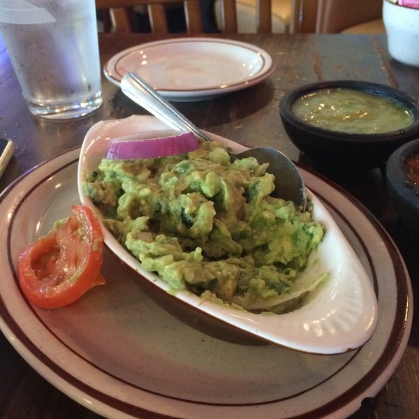 Снимок сделан в Teotihuacan Mexican Cafe пользователем Carol L. 1/17/2015