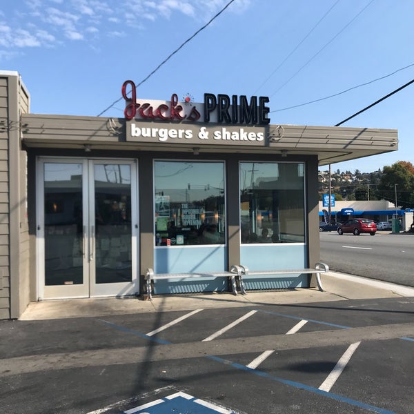 Photo taken at Jack&#39;s Prime Burgers &amp; Shakes by Peter W. on 8/12/2018