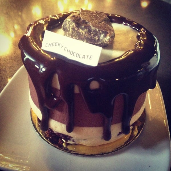 5/31/2014 tarihinde Kristina Z.ziyaretçi tarafından Cheeky Chocolate'de çekilen fotoğraf