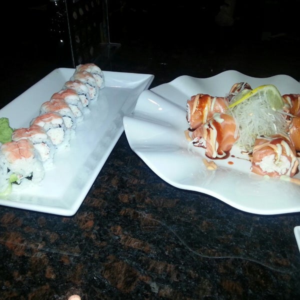 รูปภาพถ่ายที่ MK&#39;s Sushi โดย Fred W. เมื่อ 2/16/2013