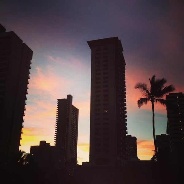 Foto tomada en Ambassador Hotel Waikiki  por Jaana R. el 10/20/2015