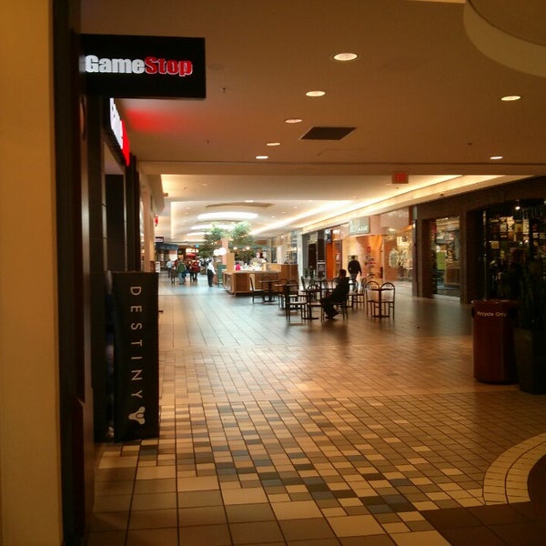 Foto diambil di Meriden Mall oleh Luis O. pada 3/2/2013