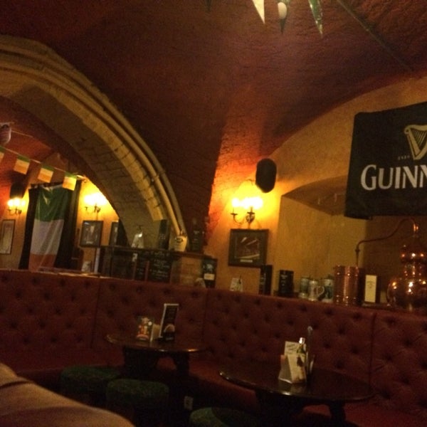 Foto diambil di Irish Pub in the Fleetenkieker oleh Aljona K. pada 8/3/2014