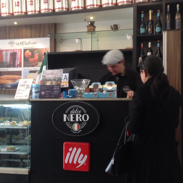 6/10/2016 tarihinde Luiz F.ziyaretçi tarafından Dolce Nero Cafés'de çekilen fotoğraf