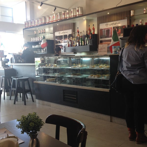 8/2/2015 tarihinde Luiz F.ziyaretçi tarafından Dolce Nero Cafés'de çekilen fotoğraf