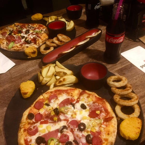 Foto diambil di Pomidori Pizzeria oleh Izel E. pada 1/16/2019