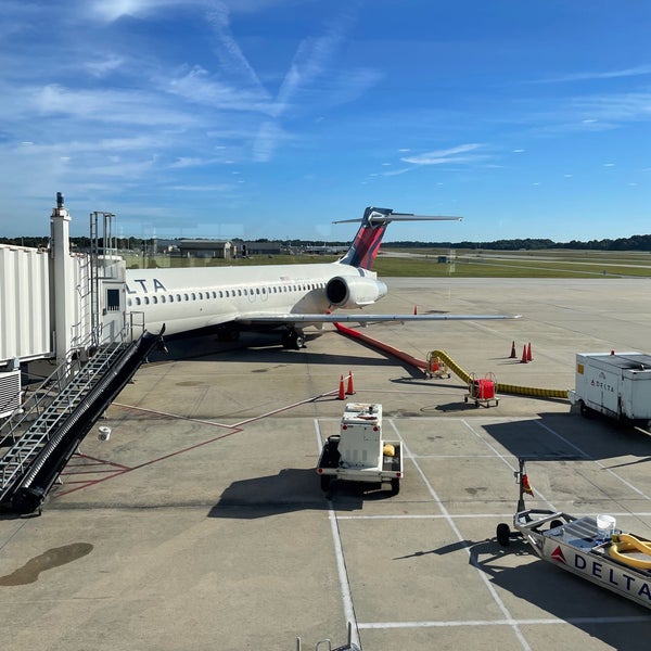 รูปภาพถ่ายที่ Piedmont Triad International Airport (GSO) โดย glennf . เมื่อ 9/25/2021