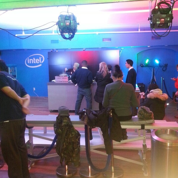 12/15/2013にOwen R.が#IntelNYC Intel Experience Storeで撮った写真