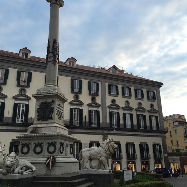 Foto di Emporio Armani Napoli - Chiaia - Piazza Dei Martiri, 61-62