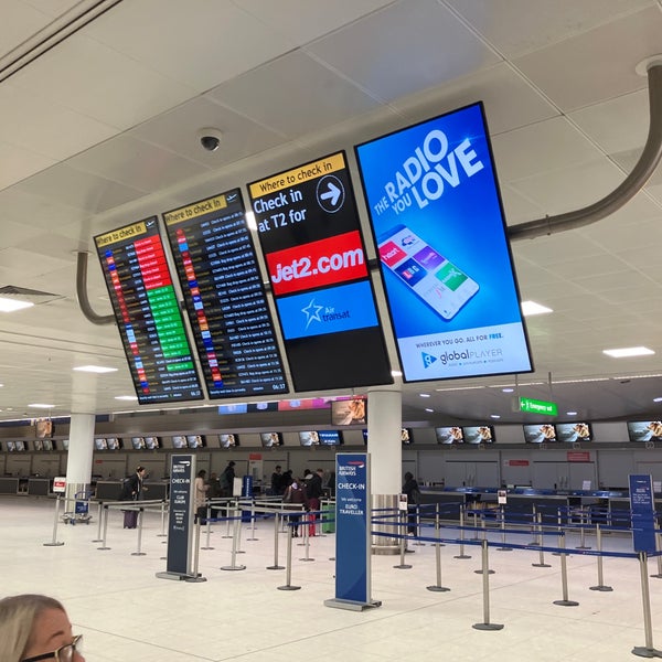 Foto diambil di Glasgow International Airport (GLA) oleh Alex007 🇺🇦🇪🇸🇮🇪🇹🇷🇭🇺🇵🇱🇩🇪🇨🇿🇮🇸🇨🇳🇬🇧🏴󠁧󠁢󠁳󠁣󠁴󠁿 pada 11/4/2022