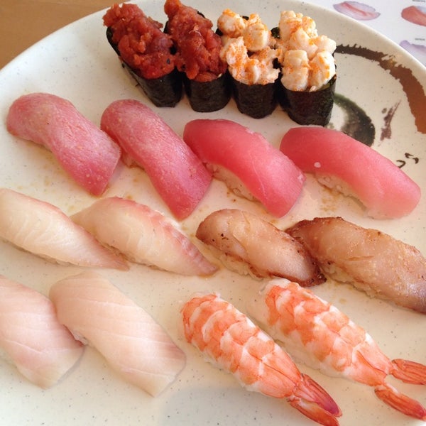 Снимок сделан в Sushi Bay пользователем Tom R. 6/4/2014