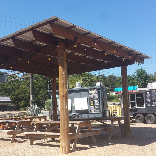 Das Foto wurde bei Rockaway Beach ATX Shaved Ice &amp; Subs von Rockaway Beach ATX Shaved Ice &amp; Subs am 11/1/2016 aufgenommen