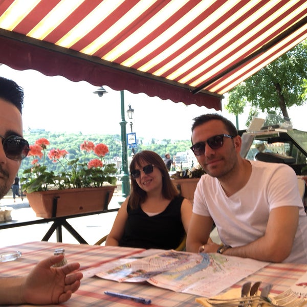 Photo taken at Dunacorso Restaurant by Süleyman D. on 5/3/2018