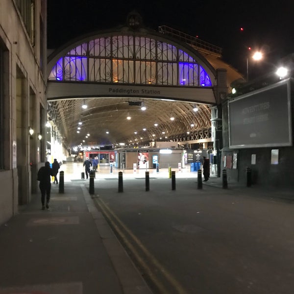 Foto tirada no(a) Paddington London Underground Station (Hammersmith &amp; City and Circle lines) por Rose C. em 10/22/2017