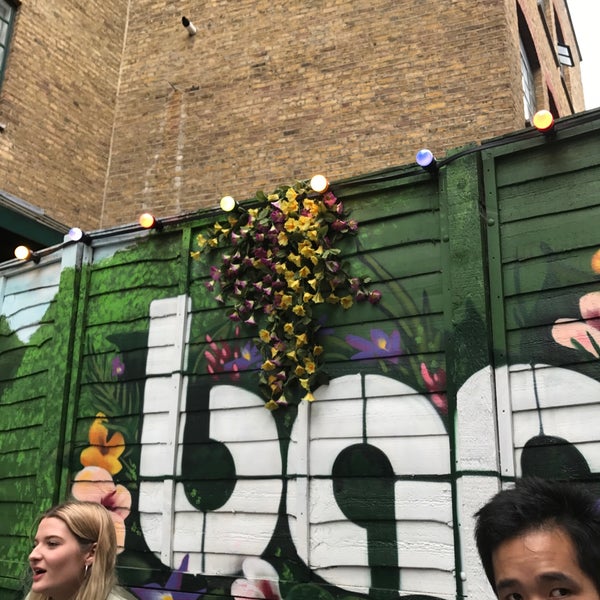 Das Foto wurde bei Barrio Shoreditch von Rose C. am 8/12/2017 aufgenommen