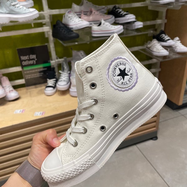 schuh Kids Shoe Store in Greenhithe