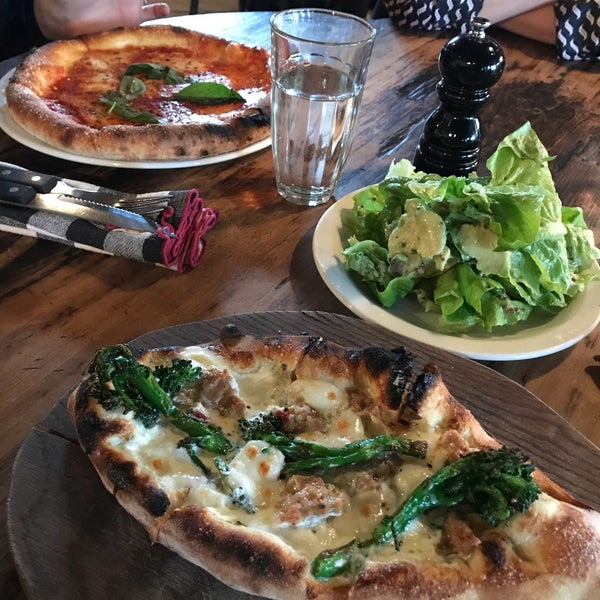 Photo prise au Pizza East par Rose C. le1/18/2018