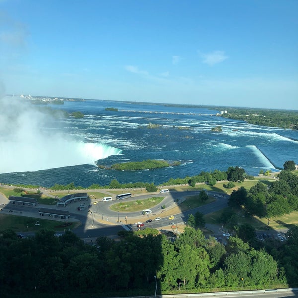 Photo taken at Radisson Hotel &amp; Suites Fallsview, ON by Allen C. on 7/11/2018