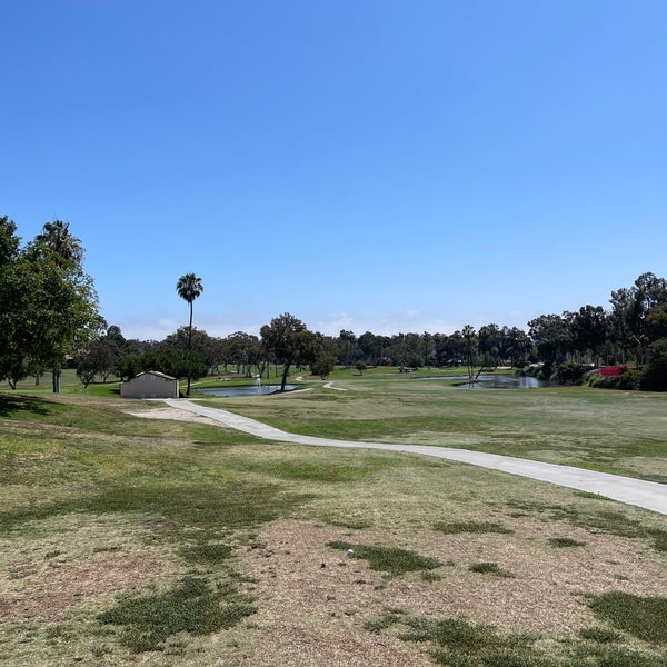รูปภาพถ่ายที่ Rancho San Joaquin Golf Course โดย Allen C. เมื่อ 6/8/2022