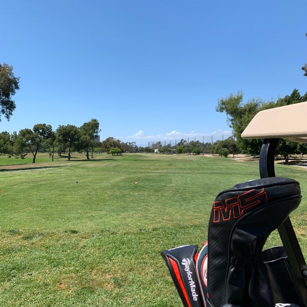 รูปภาพถ่ายที่ Rancho San Joaquin Golf Course โดย Allen C. เมื่อ 5/19/2020
