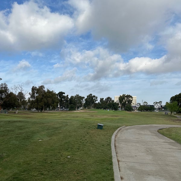 รูปภาพถ่ายที่ Rancho San Joaquin Golf Course โดย Allen C. เมื่อ 11/1/2022