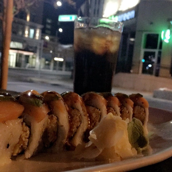 Foto tirada no(a) Squid Ink Sushi Bar por Bana A. em 10/11/2016