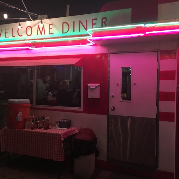 Foto tirada no(a) Welcome Diner por Bana A. em 5/23/2016