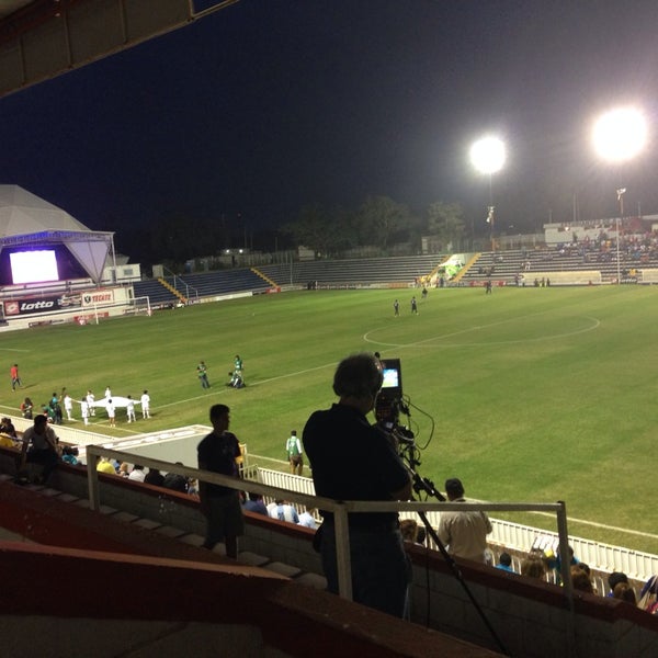 Foto tirada no(a) Estadio Altamira por Jose P. em 2/20/2014